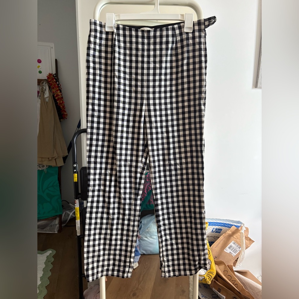 DOEN Lula cropped gingham Black and White pants in good worn condition 💕